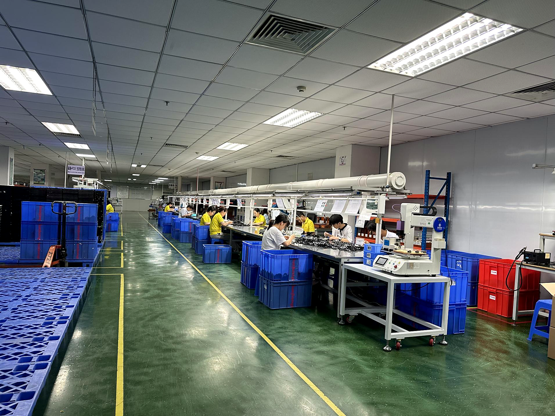 SOKING audio assembly workshop with production teams and workstations